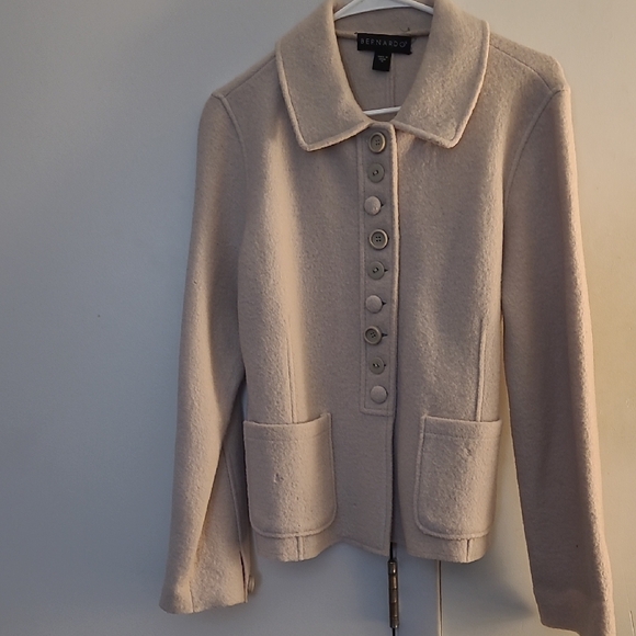 Bernardo Jackets & Blazers - Bernardo Women's Beige Button-Up Blazer size M